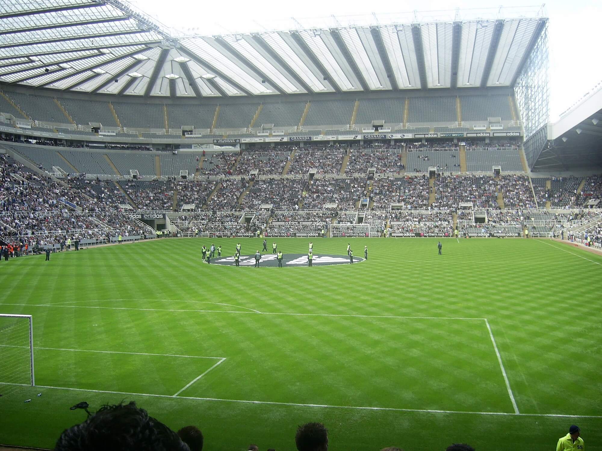 Mejores asientos en St James' Park background image