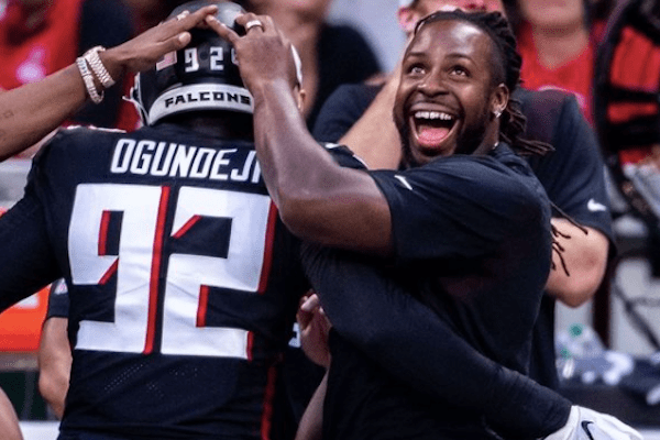 jugadores de Atlanta Falcons celebrando