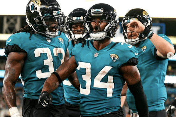jugadores de Jaguars celebrando un touchdown