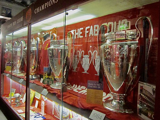 Los 11 peores fichajes de la historia del Liverpool background image