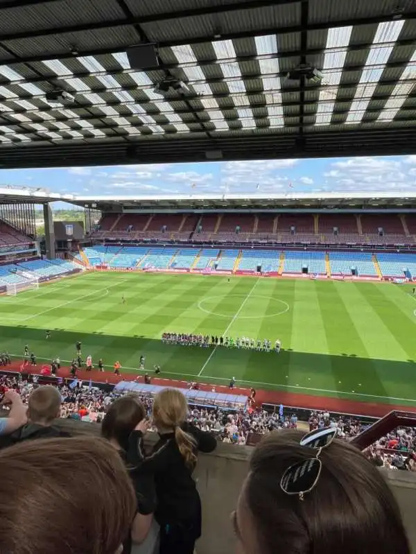 Trinity Road Stand - Block A4 es una zona económica en el estadio.