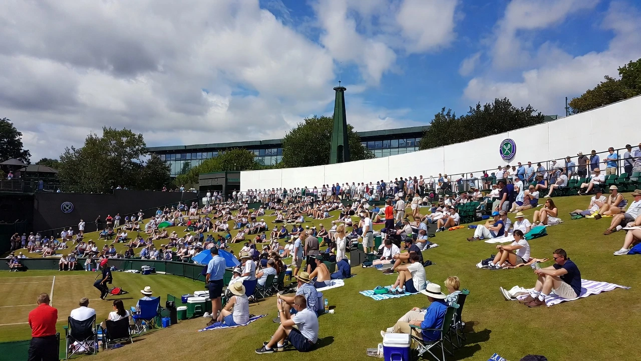 Mejores Pistas Exteriores de Wimbledon: Dónde Ver Grandes Partidos con un Ground Pass background image