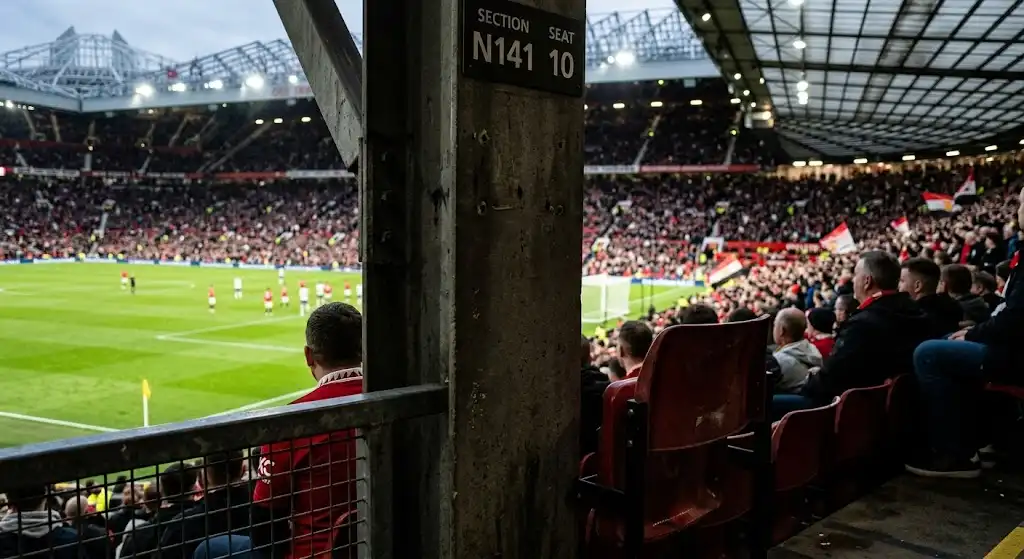 El peor lugar para sentarse en Old Trafford background image